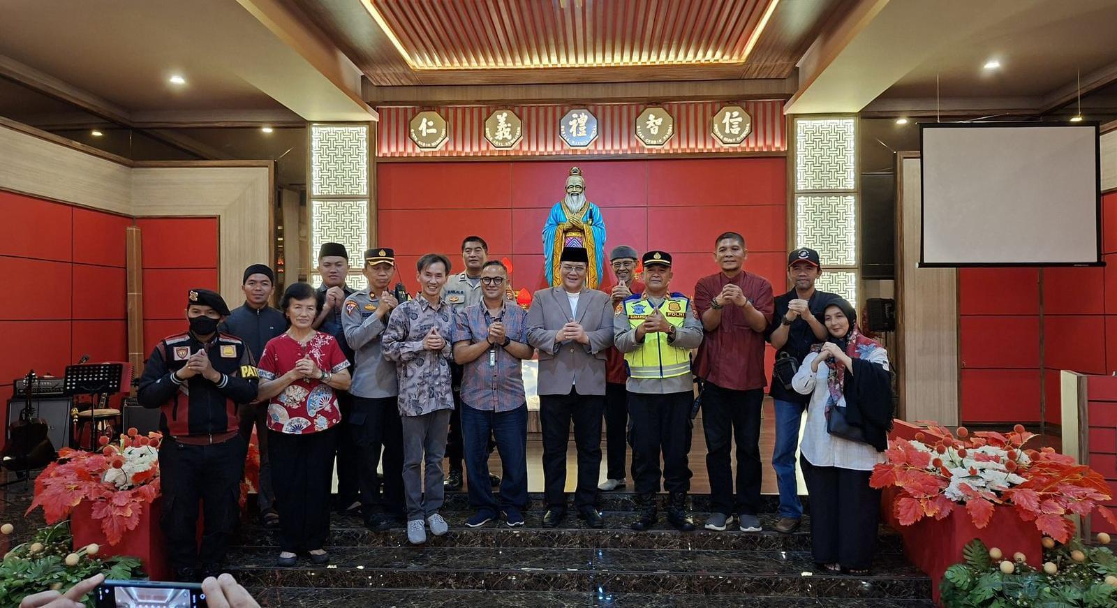 Kepala Kanwil Kemenag Jabar Monitoring Perayaan Imlek di Makin Tasikmalaya, Pastikan Keamanan dan Kenyamanan