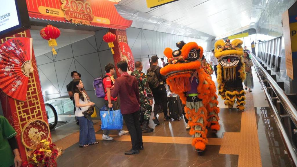 KAI Daop 2 Bandung Semarakkan Imlek 2026 dengan Dekorasi dan Atraksi Barongsai di Sejumlah Stasiun