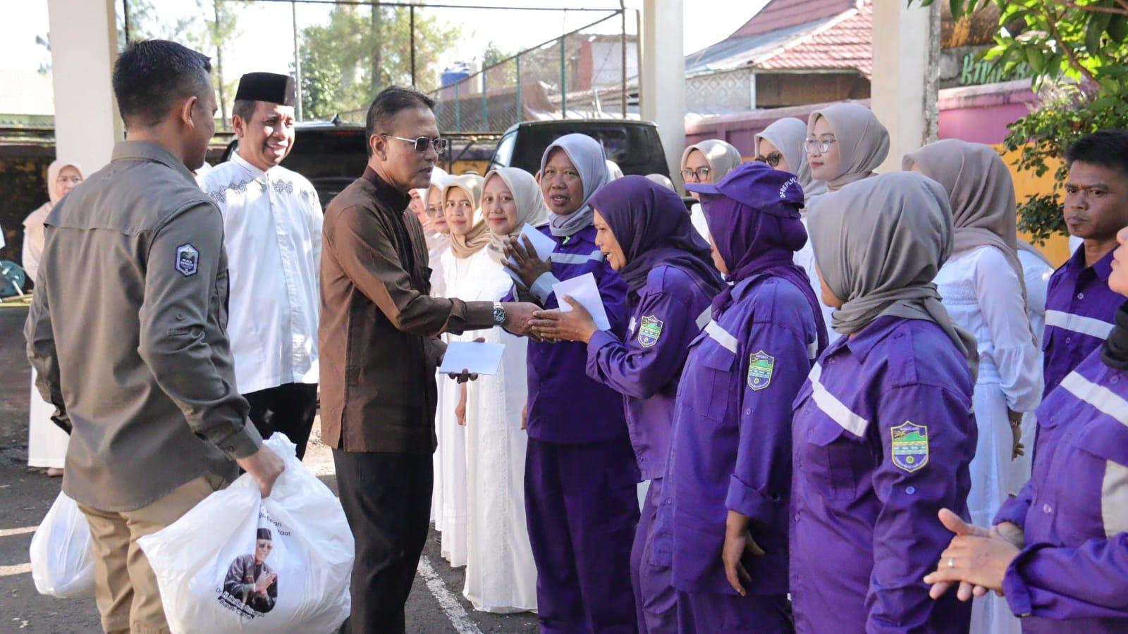 Pimpin Apel di DPRKPLH Ciamis, Bupati Herdiat Sunarya Apresiasi Kinerja Pegawai Meski Anggaran Terbatas