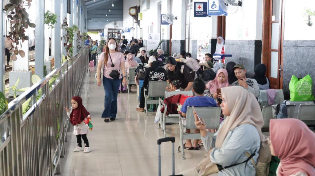 Angkutan Lebaran 2026, Stasiun Tasikmalaya Jadi Titik Tersibuk Ketiga di Wilayah Daop 2 Bandung