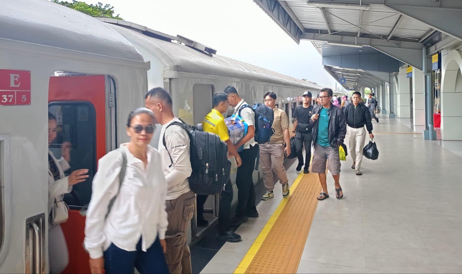 Masa Angkutan Lebaran 2026, KAI Daop 2 Ubah Alur Pelayanan di Stasiun Cimahi