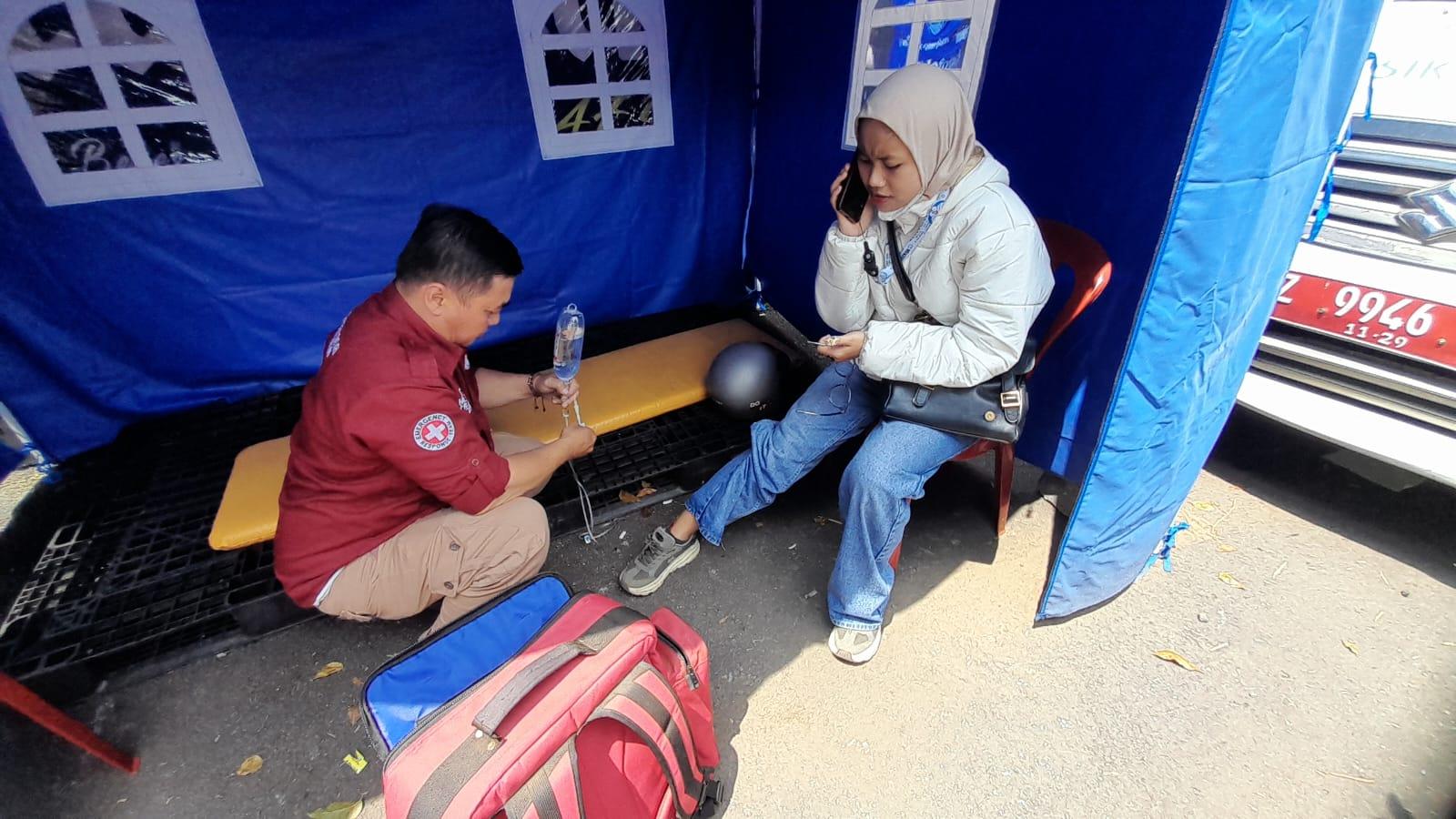Terpeleset di Jalur Gentong, Pemudik Wanita Asal Tasikmalaya Langsung Diberi Pertolongan di Pos Kesehatan