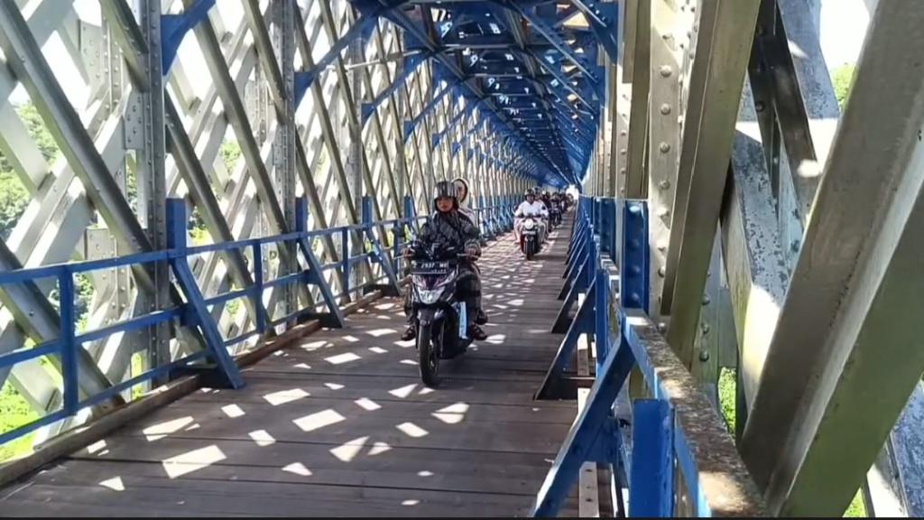 Jembatan Cirahong Jadi Jalur Alternatif Favorit Pemotor Saat Lebaran