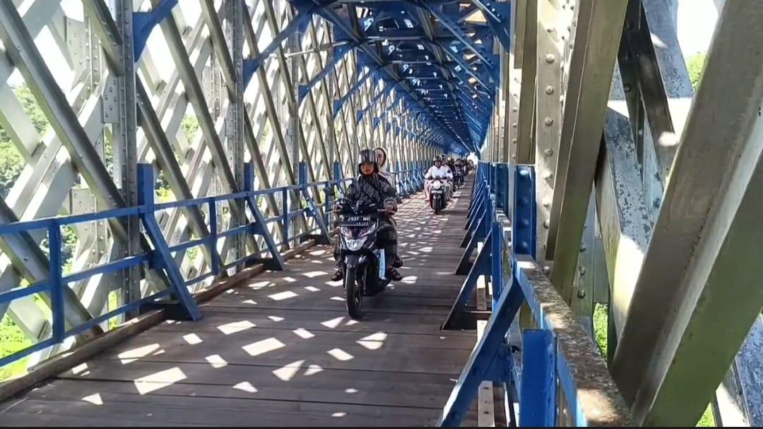 Jembatan Cirahong Jadi Jalur Alternatif Favorit Pemotor Saat Lebaran