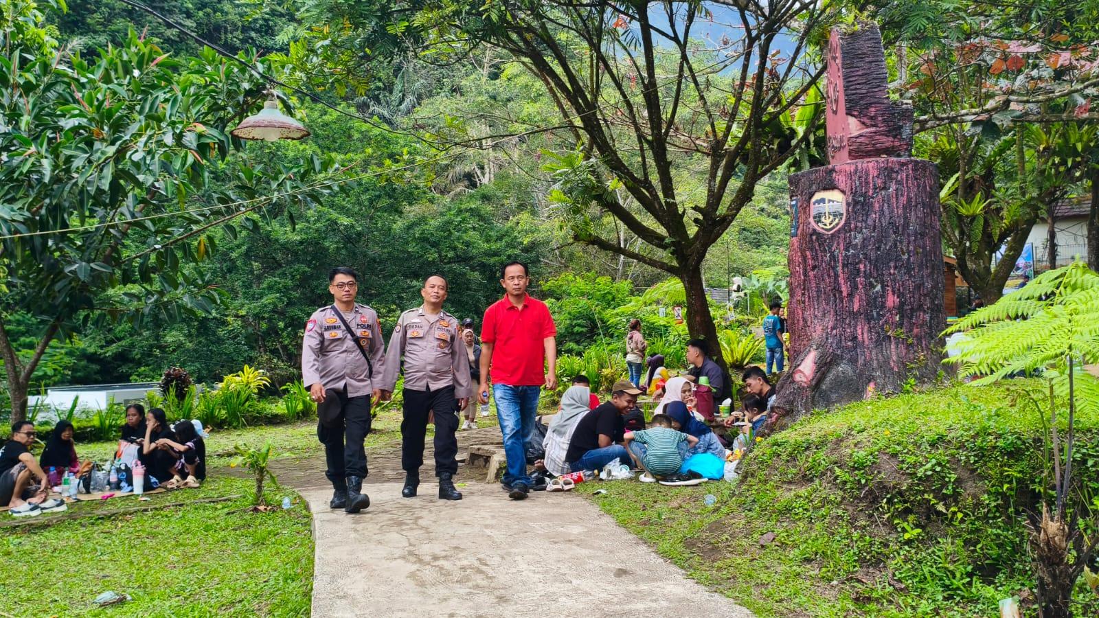 Personel Polsek Sukaratu Lakukan Patroli Wisata Gunung Galunggung Tasikmalaya, Pastikan Keamanan Libur Lebaran
