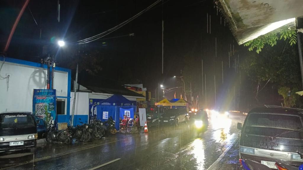 Waspada Jalan Licin! Jalur Gentong Tasikmalaya Diguyur Hujan Malam Ini