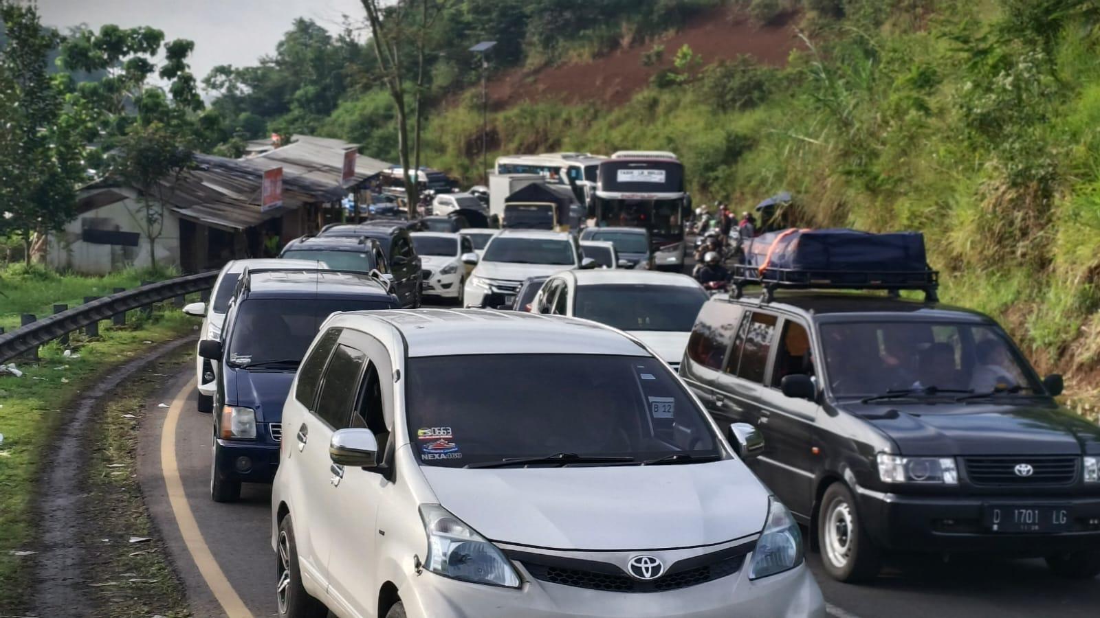 Antrean Kendaraan Kembali Terjadi di Jalur Gentong Tasikmalaya