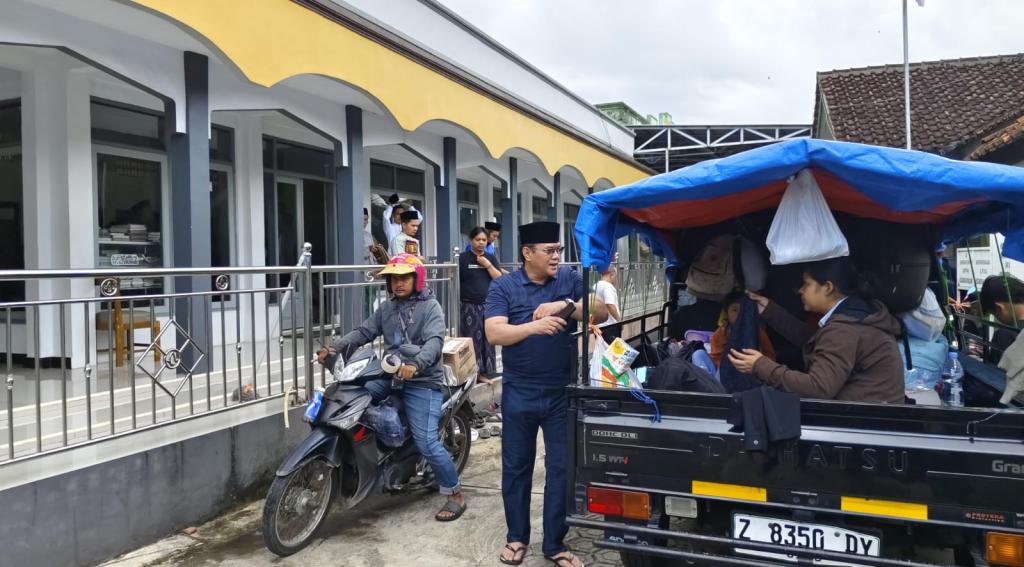 Tinjau Masjid Ramah Pemudik di Jalur Selatan, Kepala Kanwil Kemenag Jabar Apresiasi Peran Relawan