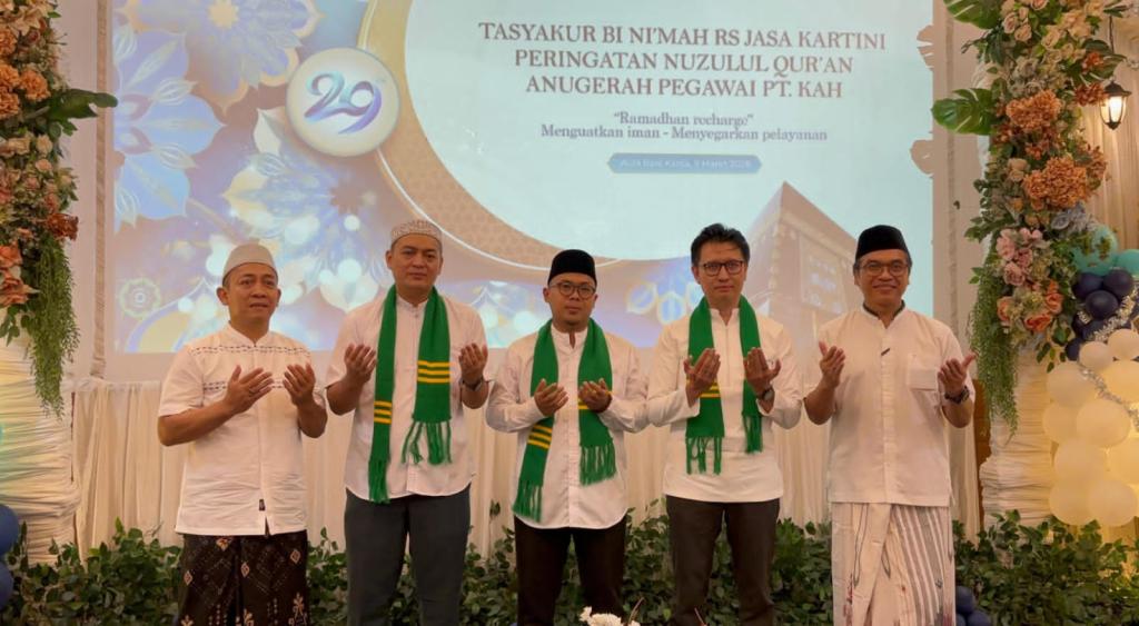 Apresiasi Dedikasi Pegawai, PT Karsa Abdi Husada–RS Jasa Kartini Tasikmalaya Berangkatkan Tiga Karyawan Ibadah Umrah