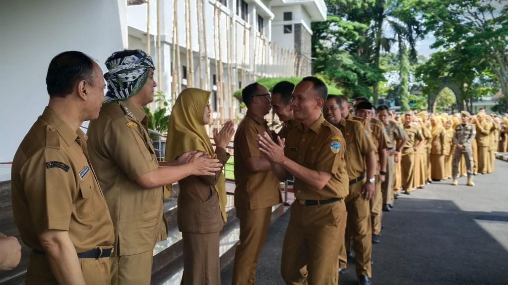 Pimpin Apel Gabungan Pasca-Lebaran, Wali Kota Viman Minta ASN Tasikmalaya Kembali ke Ritme Kerja Penuh