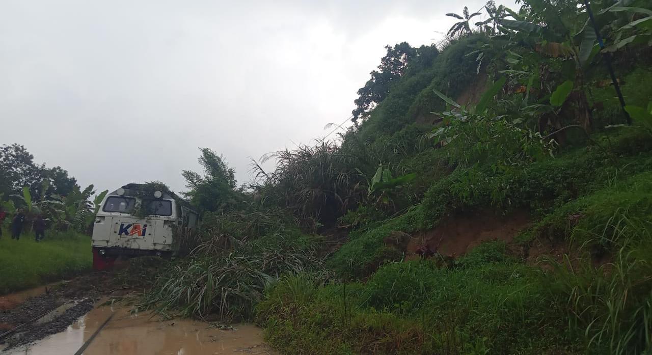 Hujan Lebat Picu Longsor di Petak Maswati-Sasaksaat, Perjalanan KA Ciremai Semarang-Bandung Terhambat