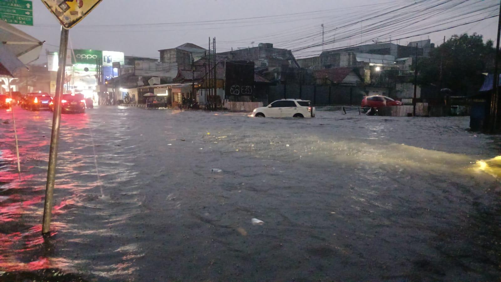 Cuaca Ekstrem Terjang Tasikmalaya, Banjir, Pohon Tumbang hingga Rumah Ambruk Dilaporkan di Sejumlah Wilayah