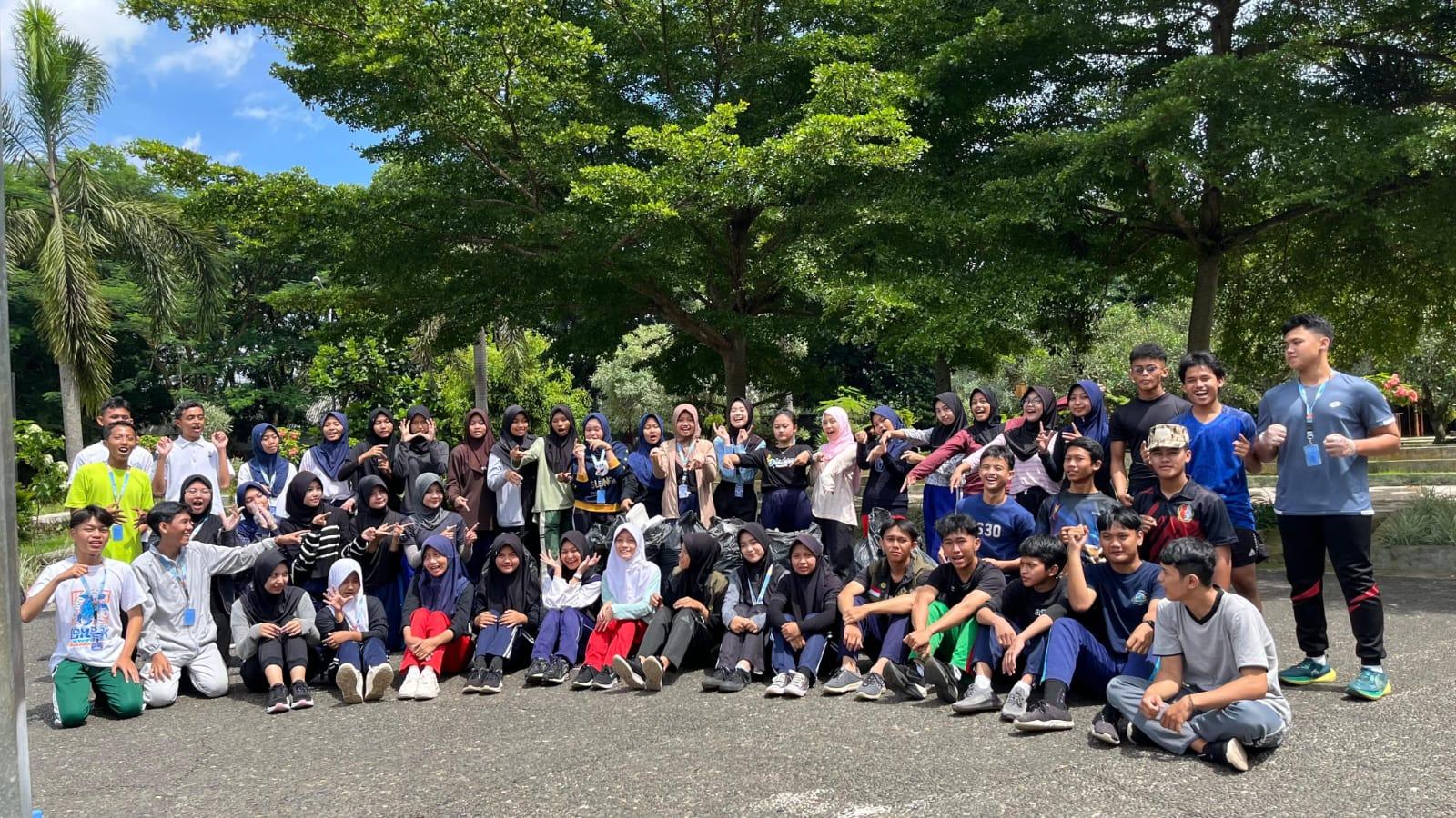 Forum Pelajar Tasikmalaya Gelar Aksi Bersih-Bersih dan Cek Kesehatan Gratis di Tengah Keterbatasan Anggaran