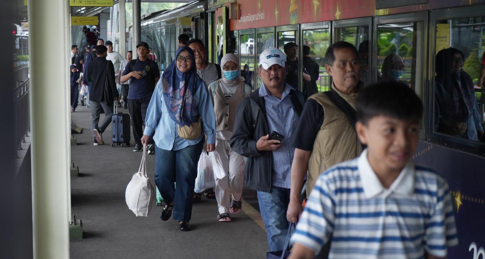 Lampaui Target! KAI Daop 2 Bandung Angkut 441 Ribu Penumpang Selama Lebaran 2026