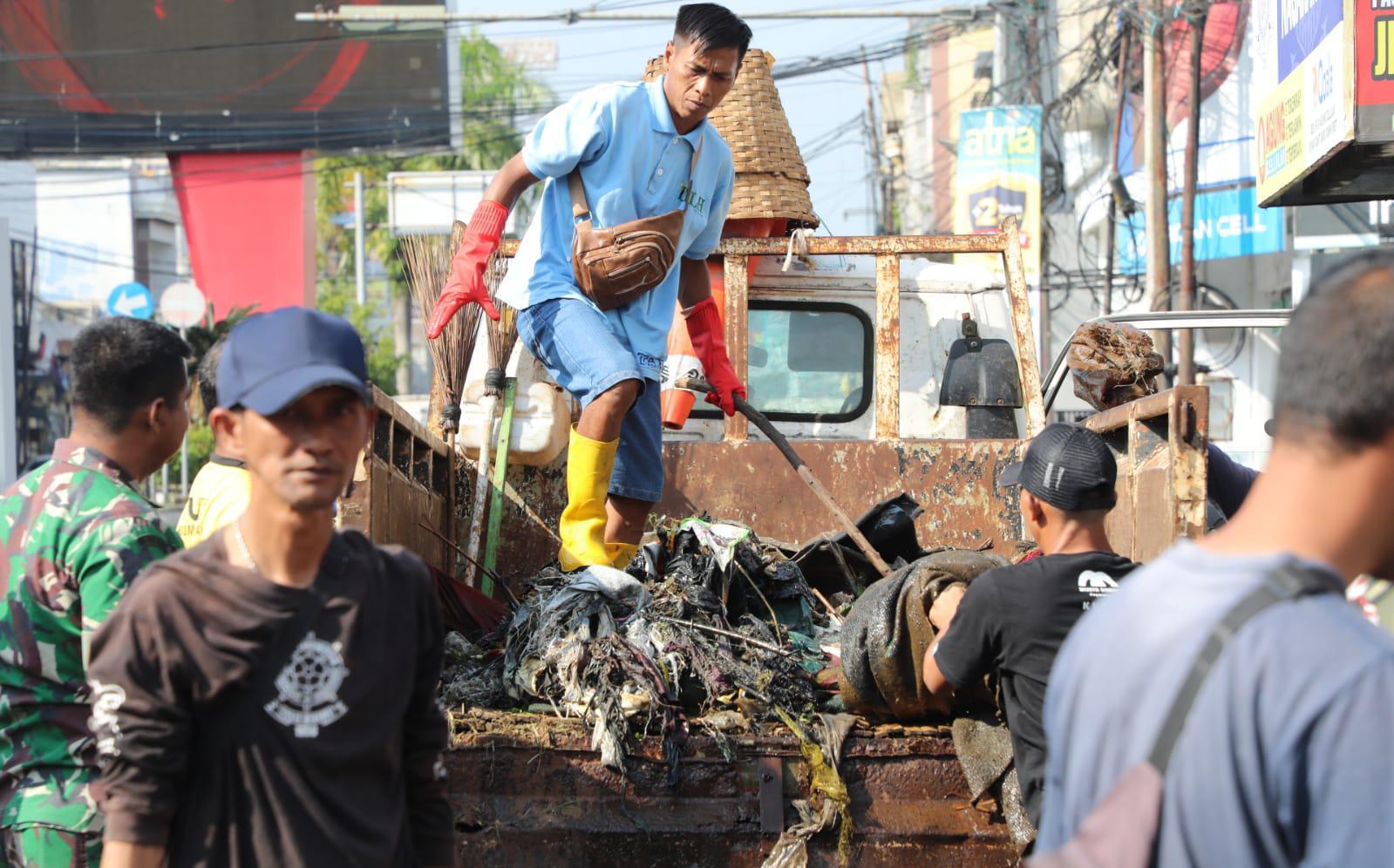 DLH Kota Tasikmalaya Sebut Limbah Rumah Tangga Dominasi Tumpukan Sampah di Sungai Cikalang