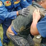 Sembunyi di Sumur Hindari Kejaran Warga, Terduga Pencuri Motor di Ciamis Dievakuasi Damkar