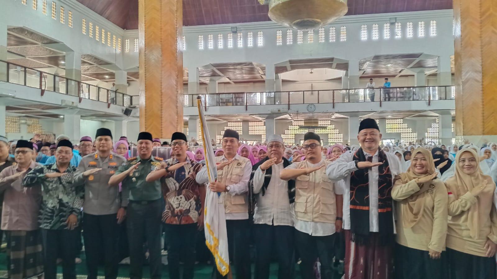 Gagal Menanjak di Jalur Rancah, Mobil Terperosok Dievakuasi Tim Damkar Ciamis