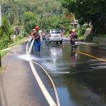 Gerak Cepat Damkar Banjarsari Tangani Tumpahan Solar, Cegah Risiko Kecelakaan di Jalur Banjar–Pangandaran