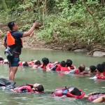 Serunya Body Rafting dan Botram Nasi Liwet di Citumang Pangandaran, Sensasi Liburan yang Bikin Nagih