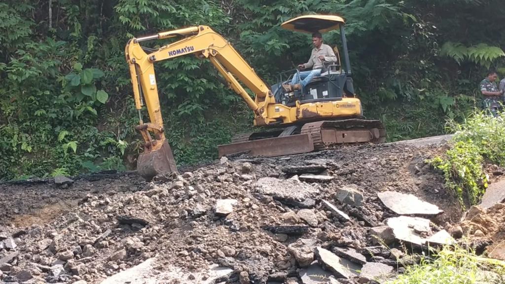 Jalan Cimaragas-Cidolog Ambles, Pemkab Ciamis Percepat Perbaikan