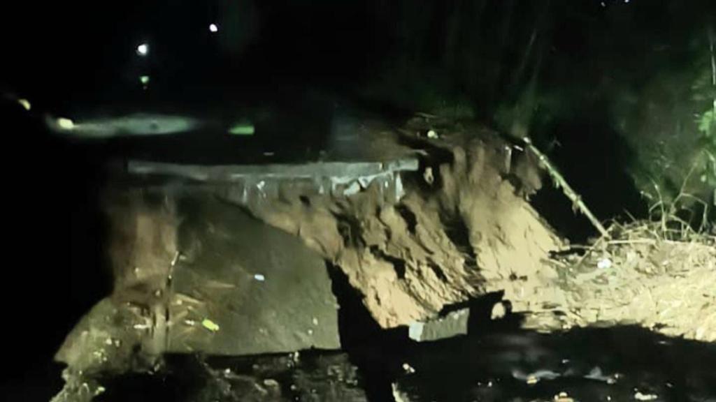 Jalan Penghubung 2 Desa di Bojonggambir Tasikmalaya Ambles, Tidak Bisa Dilintasi Kendaraan