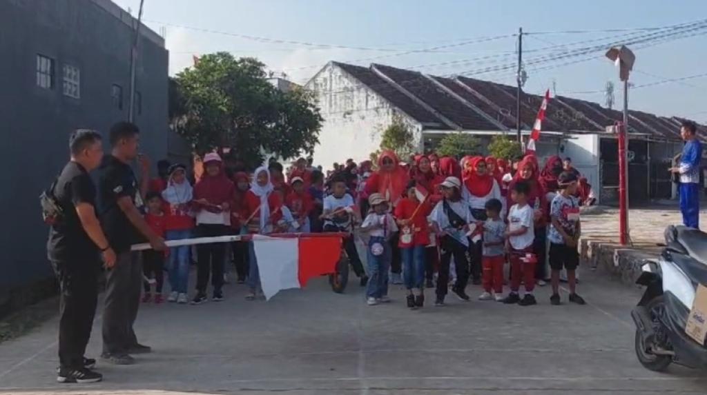 Warga RT 03 Perum Mega Mutiara Tasik Regensi Meriahkan HUT ke-79 RI dengan Jalan Sehat