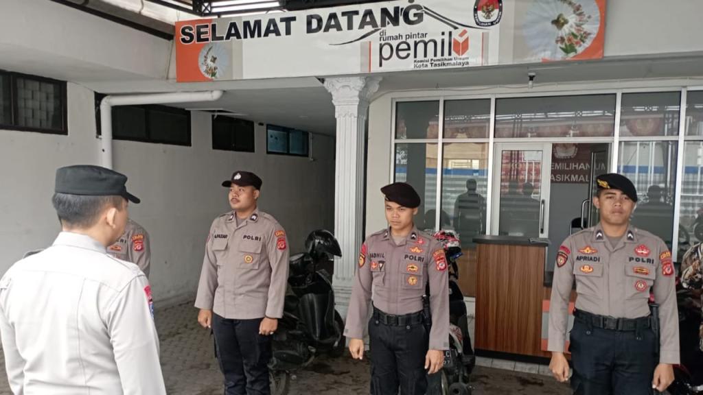 Jelang Pilkada 2024, Polsek Tawang Mulai Siaga di Kantor KPU Kota Tasikmalaya