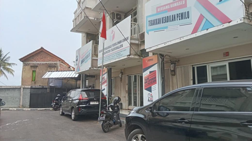 Jelang PSU, Ketua Panwascam Mangunreja Tasikmalaya Malah Berangkat Umroh, Begini Kata Bawaslu