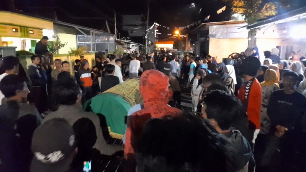 Jenazah Pelajar yang Ditemukan di Jalan Mashudi Tasikmalaya Tiba di Rumah Duka, Setelah Autopsi di Bandung