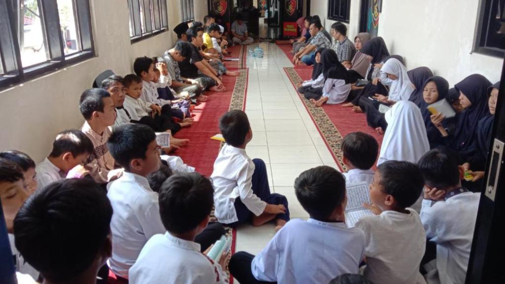 Jumat Berkah Satreskrim Polres Tasikmalaya Gelar Pengajian dan Santunan untuk Anak Yatim