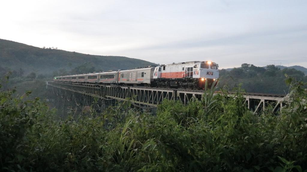 KAI Tambah Layanan Keberangkatan KA Harina Pagi Bandung-Surabaya Pasar Turi Mulai 1 Februari 2025