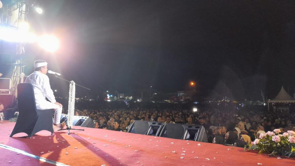 Kang Dedi Mulyadi Sapa Ribuan Masyarakat di Alun-alun Manonjaya Tasikmalaya