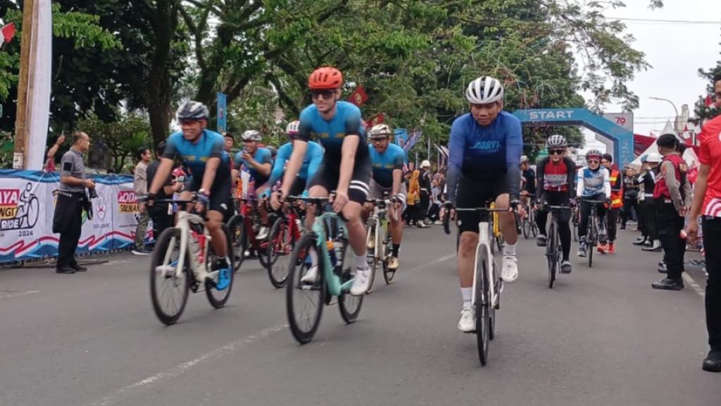 Kapolda Jabar Irjen Pol Akhmad Wiyagus Ikuti Balap Sepeda dalam Event Lodaya Siliwangi Ride 2024 Tasikmalaya-Batukaras