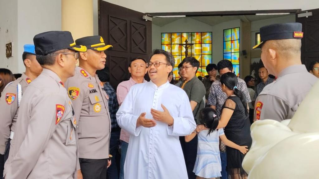 Kapolres Ciamis Tinjau Dua Gereja saat Kenaikan Isa Almasih, Pastikan Ibadah Aman dan Khidmat