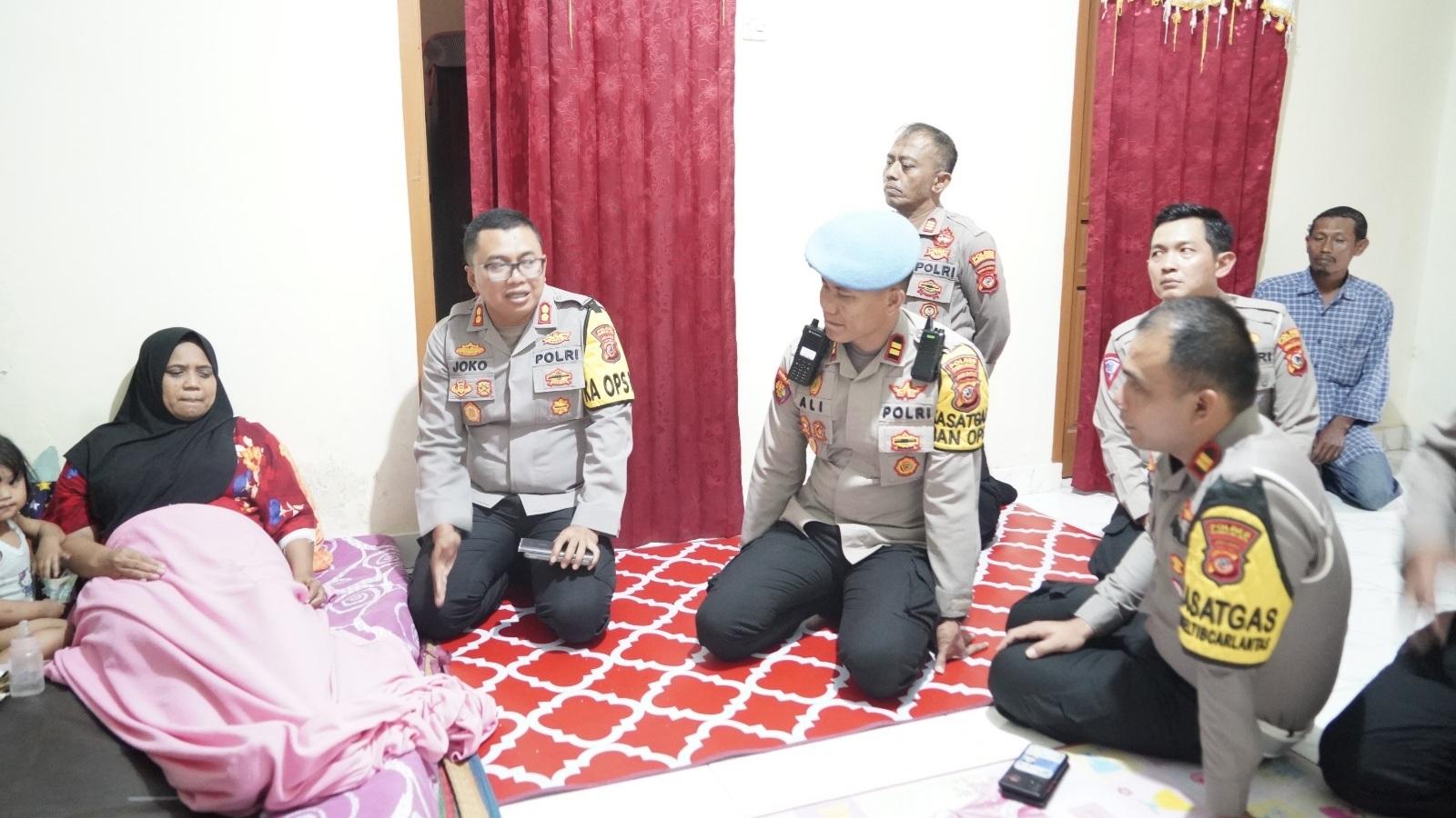 Kapolres Tasikmalaya Kota Berikan Bantuan kepada Korban Insiden Pengejaran Pelaku Ganjal ATM