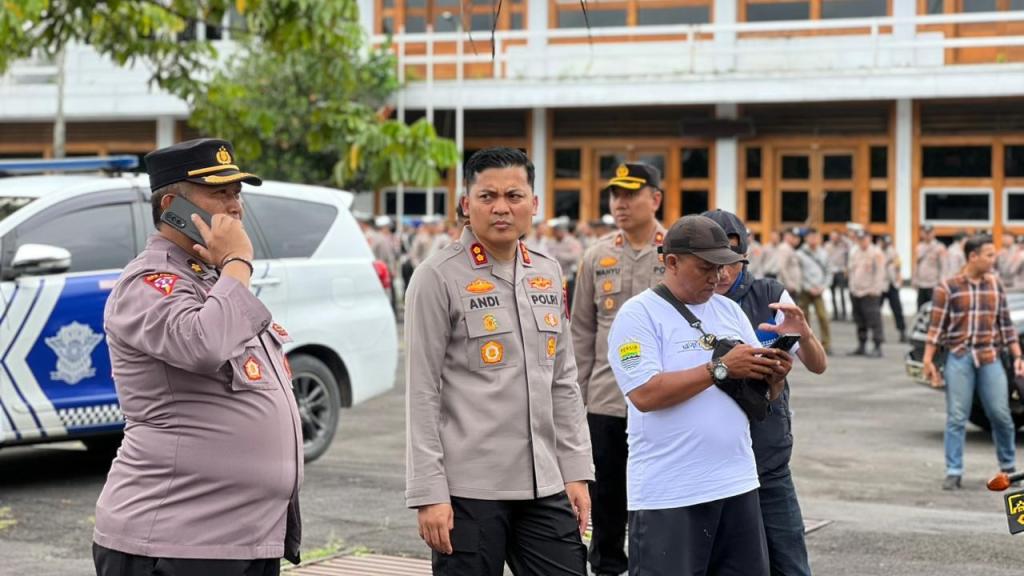 Kapolres Tasikmalaya Kota Pantau Langsung Pengamanan Nobar Bobotoh di Lapangan STIMIK