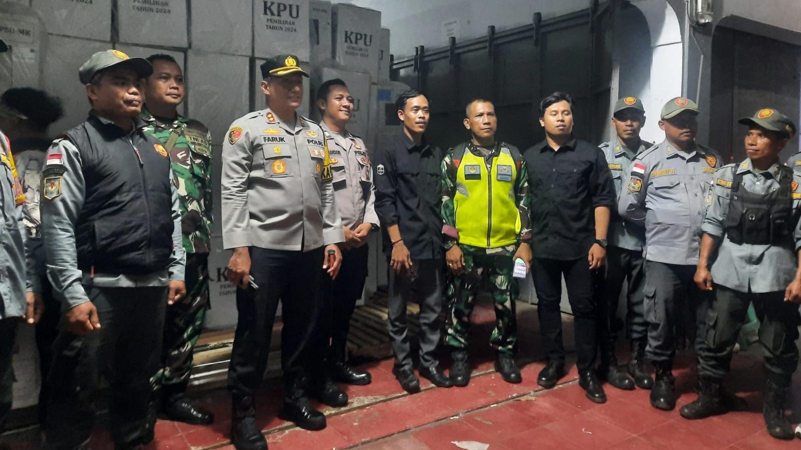 Kapolres Tasikmalaya Kota Pantau Langsung Penyaluran Logistik PSU Pilkada ke Gudang KPU