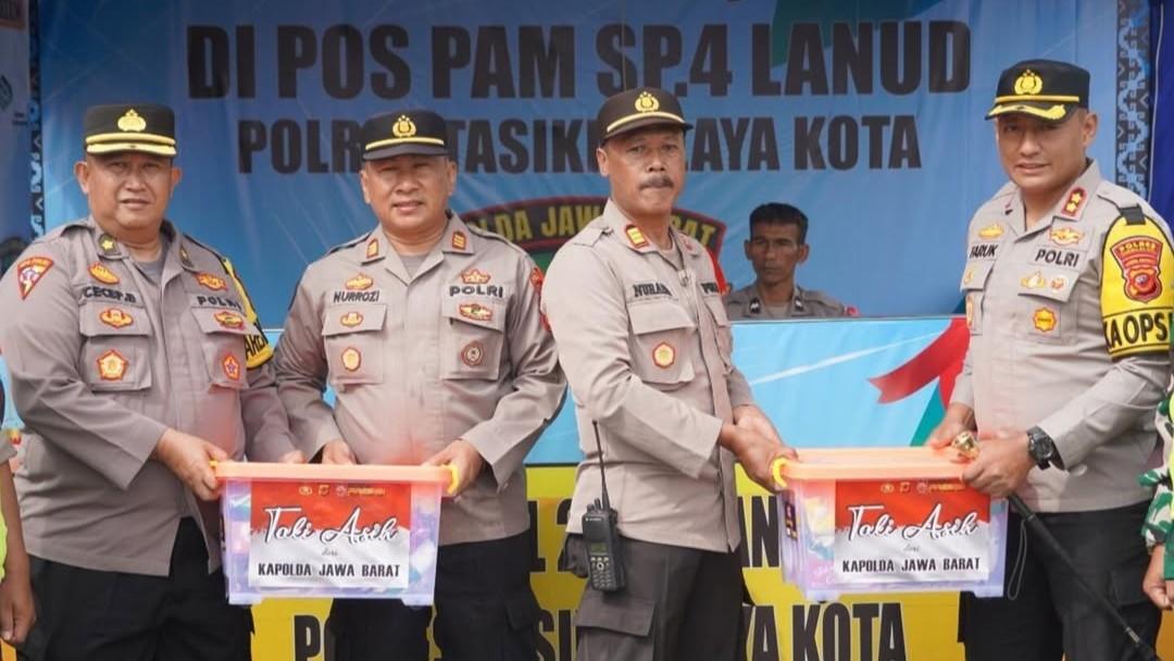 Kapolres Tasikmalaya Kota Tinjau Pos Pam Simpang 4 Lanud dan Serahkan Bantuan Sembako