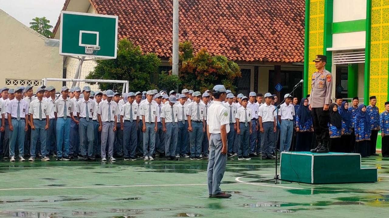 Kapolsek Cihideung Ajak Pelajar MAN 2 Kota Tasikmalaya Bijak Bermedia Sosial dan Jauhi Kenakalan Remaja