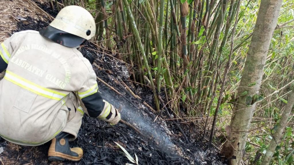 Kebakaran Lahan Kebun di Cimaragas Ciamis Diduga Akibat Puntung Rokok