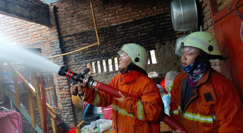 Kebakaran Rumah dan Bengkel di Kota Banjar, Tiga Orang Alami Luka Bakar