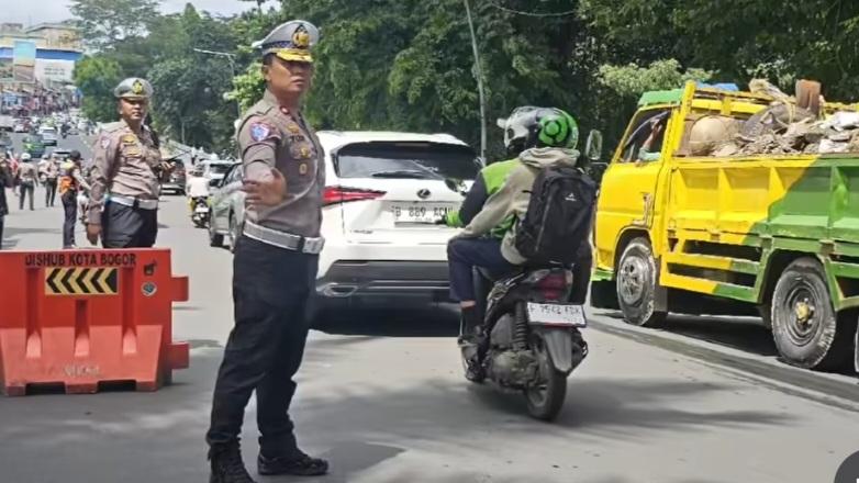 Kebakaran Rumah di Jalan Bangka Bogor Timur, Polisi Atur Lalu Lintas untuk Cegah Kemacetan