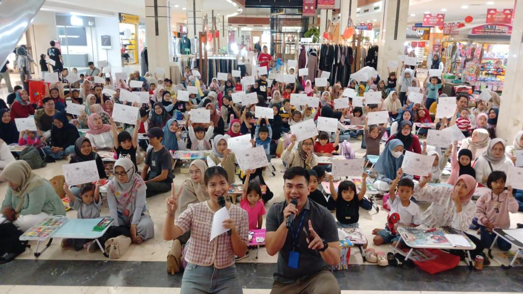 Keceriaan Ratusan Anak dan Orang Tua Ikuti Lomba Mewarnai Barongsai Jelang Imlek di Plaza Asia Tasikmalaya