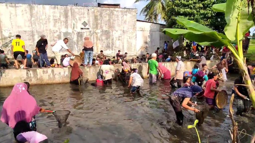 Keceriaan Warga Cijerah Tasikmalaya saat Acara Ngobeng Bareng Diky Chandra
