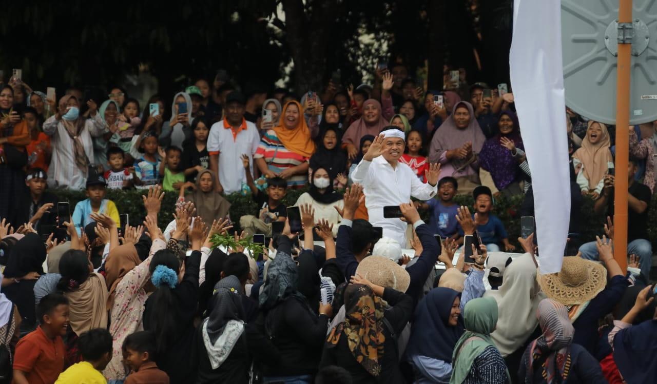 Kehadiran Dedi Mulyadi di Tasikmalaya Disambut Ribuan Warga dengan Antusias, Teriakan “Bapak Aing” Menggema