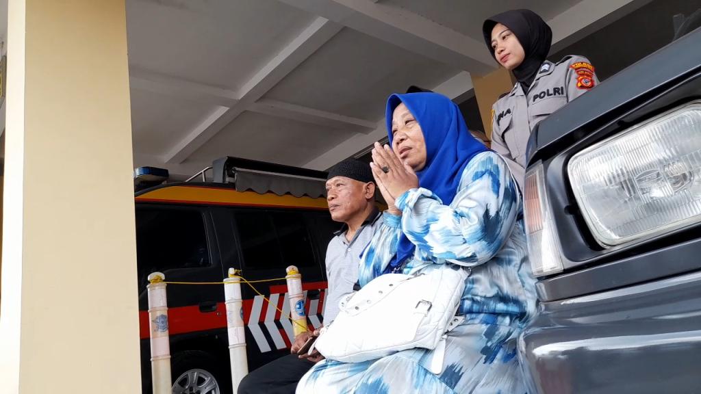 Keluarga Pelajar yang Tewas di Jalan Mashudi Tasikmalaya Histeris saat Saksikan Rekonstruksi