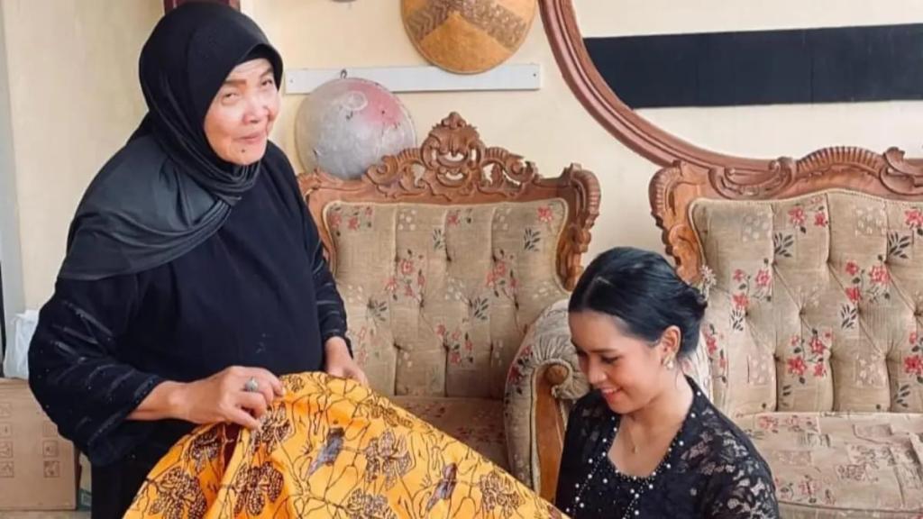Kisah Lalak, Perempuan yang Menjaga Nyawa Batik Banjar di Tengah Gempuran Tren Modern