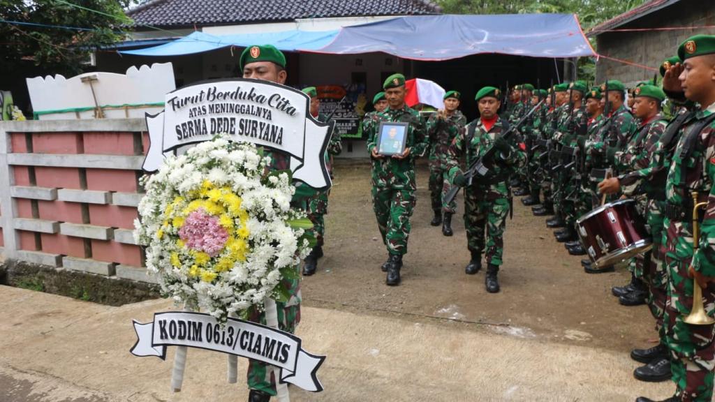 Kodim 0613/Ciamis Gelar Pemakaman Militer untuk Serma Dede: Pengabdian Terakhir Sang Prajurit Terbaik