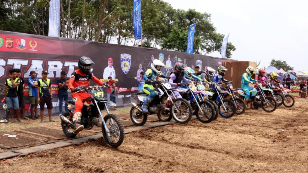 Kolaborasi Lanud Wiriadinata dan Pengcab IMI Kota Tasikmalaya Sukses Gelar Kejurda Grasstrack dan Dragbike Jabar 2024