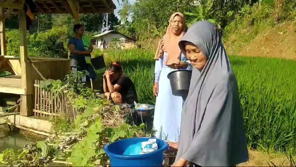Krisis Air di Desa Kurniabakti Tasikmalaya, Lansia Harus Berjalan Ratusan Meter Demi Air Bersih